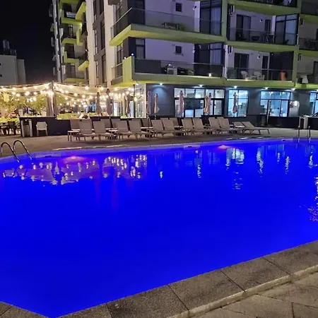 Sea Breeze - Pool & Mamaia Nord Langa Plaja شقة *